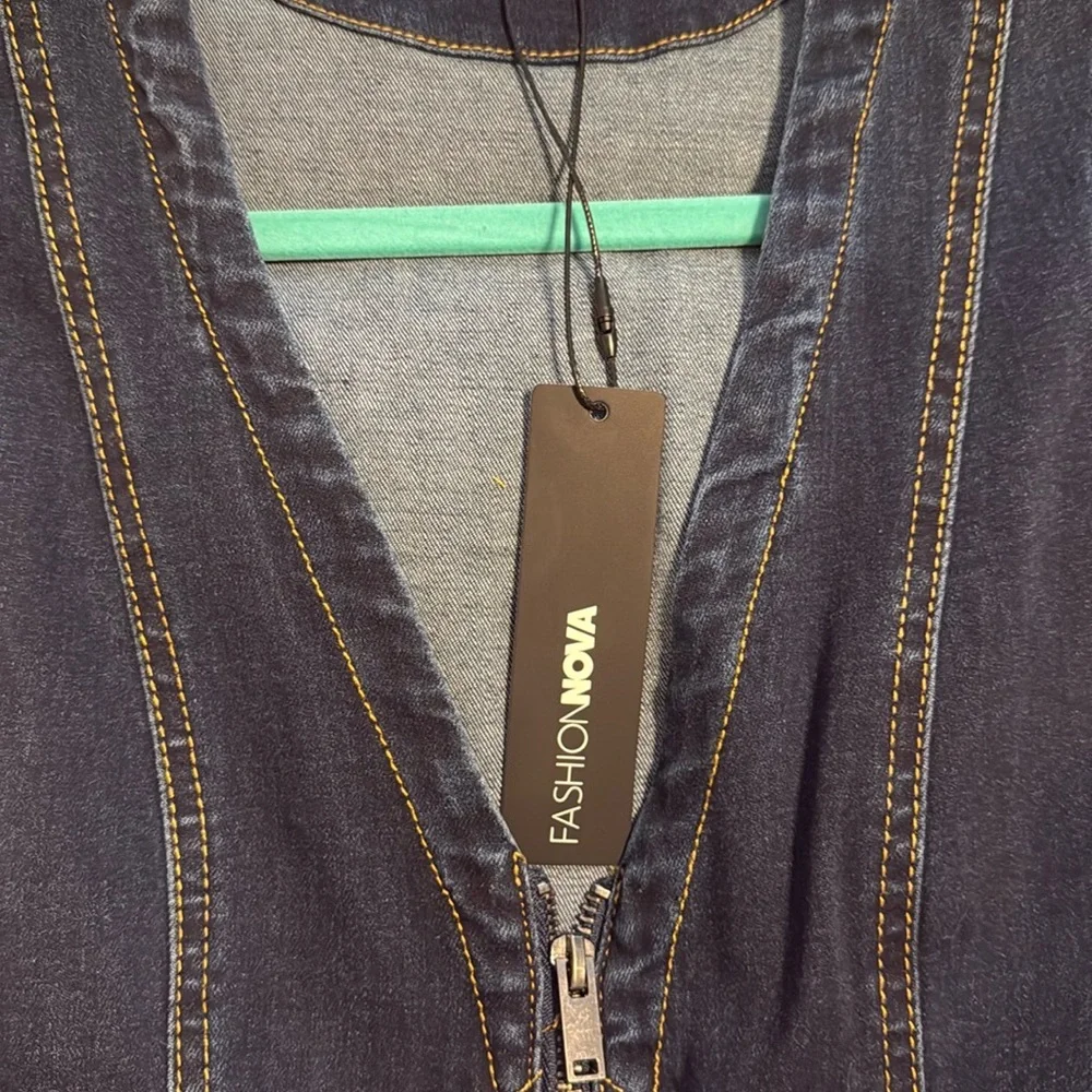 Stylish Blue Denim Jumpsuit - Picture 4 of 6